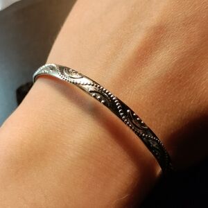 NEW Elegant Silver Dotted Bangle Bracelet